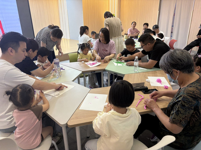 小贝壳中文绘本讲读《利奥和章鱼》。本文图片除注明外由宁波图书馆提供