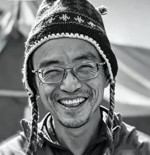 上图尼尔马尔·普尔贾  下图 中国登山家 王钟